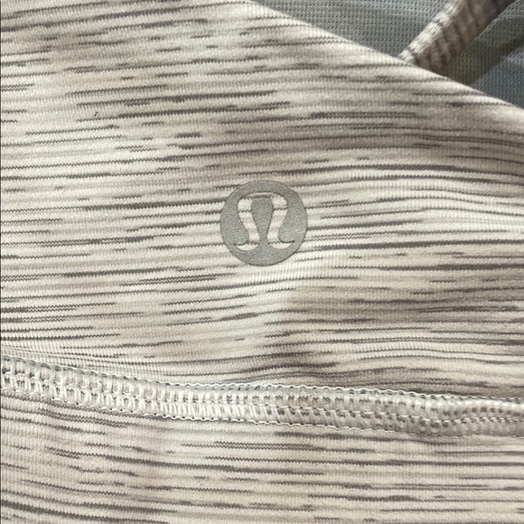 Lululemon Gray Striped Women's Sports Bra Size 8 Cross Back Straps - Picture 7 of 8